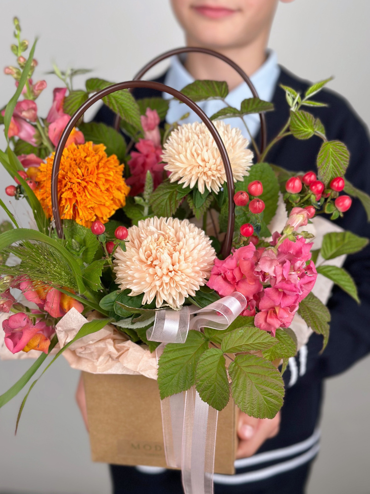 КОМПОЗИЦИЯ ОСЕННЯЯ В ПАКЕТЕ С РУЧКАМИ КОМПОЗИЦИЯ ОСЕННЯЯ В ПАКЕТЕ С РУЧКАМИ