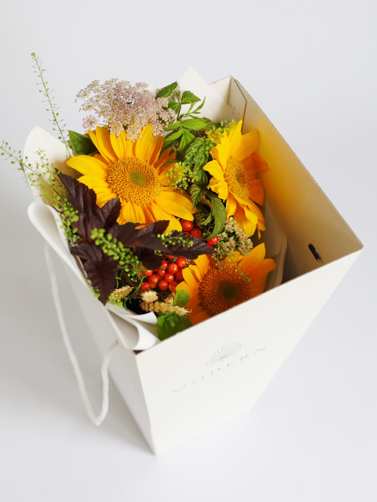 БУКЕТ С ПОДСОЛНУХАМИ И ЗЕЛЕНЬЮ БУКЕТ С ПОДСОЛНУХАМИ И ЗЕЛЕНЬЮ