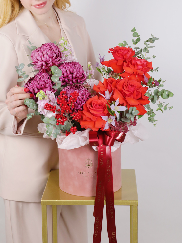 ТОРЖЕСТВЕННАЯ КОМПОЗИЦИЯ ИЗ СТОЙКИХ ЦВЕТОВ