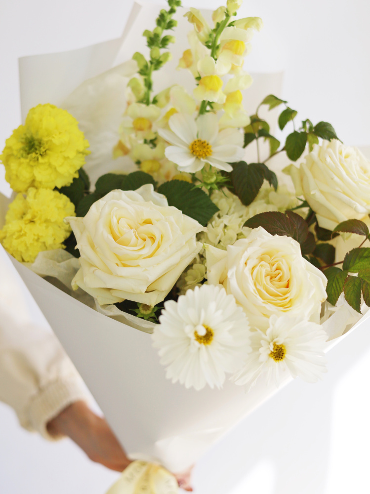 БУКЕТ С БЕЛОЙ ПИОНОВИДНОЙ РОЗОЙ И ГОРТЕНЗИЕЙ БУКЕТ С БЕЛОЙ ПИОНОВИДНОЙ РОЗОЙ И ГОРТЕНЗИЕЙ